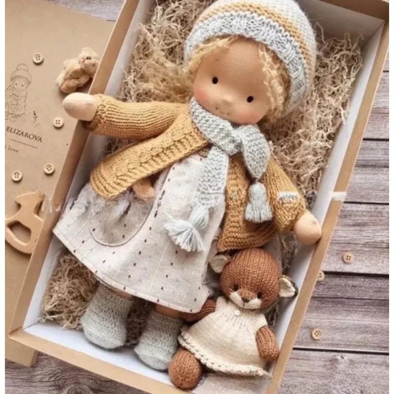 Liora – Handgemachte Waldorf Puppe aus Baumwolle