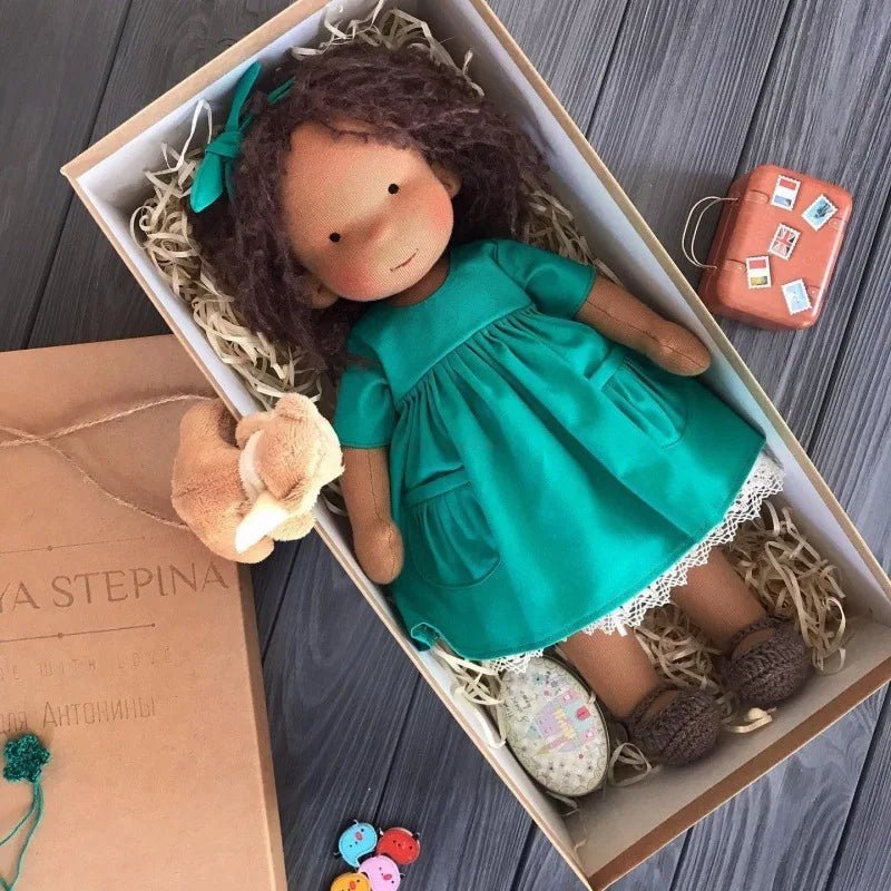 Liora – Handgemachte Waldorf Puppe aus Baumwolle