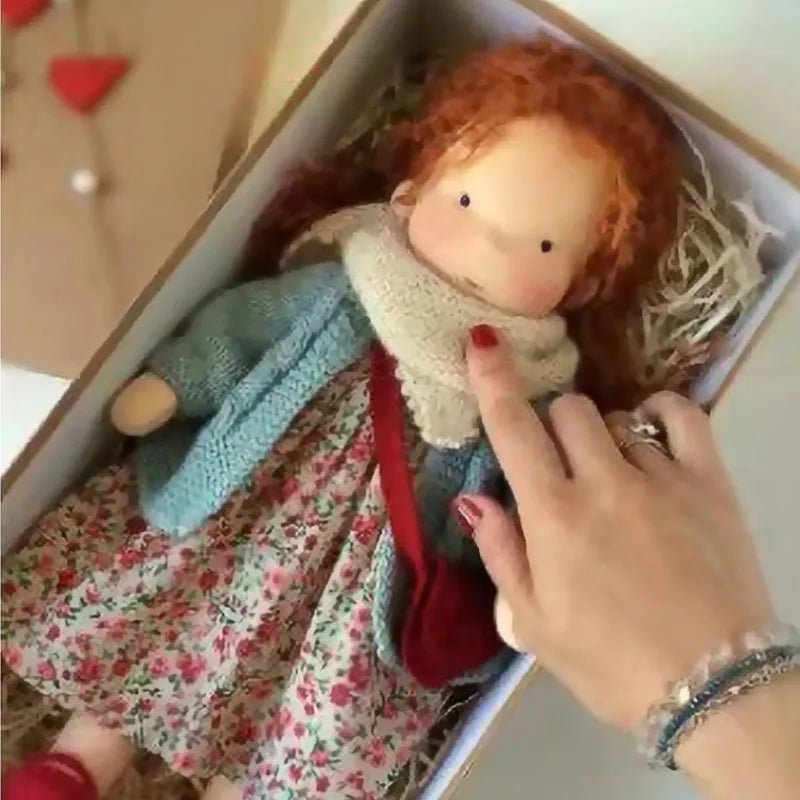 Liora – Handgemachte Waldorf Puppe aus Baumwolle