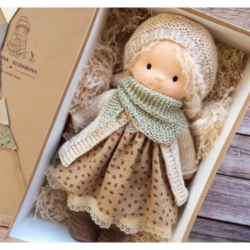 Liora – Handgemachte Waldorf Puppe aus Baumwolle