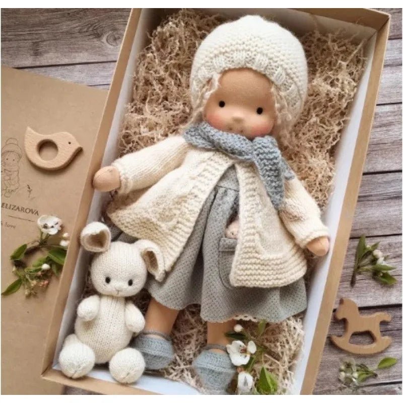 Liora – Handgemachte Waldorf Puppe aus Baumwolle