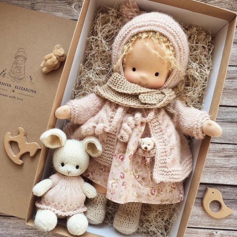 Liora – Handgemachte Waldorf Puppe aus Baumwolle