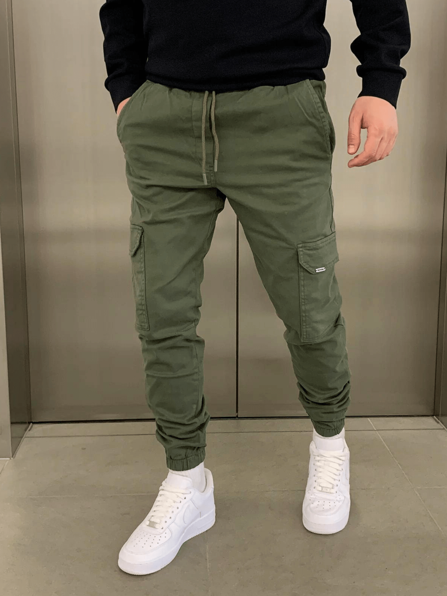 Herren Slim Cargo Jogginghose mit verstellbarem Bund und mehreren Taschen