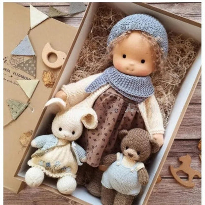 Liora – Handgemachte Waldorf Puppe aus Baumwolle