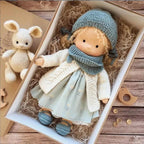 Liora – Handgemachte Waldorf Puppe aus Baumwolle