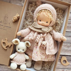 Liora – Handgemachte Waldorf Puppe aus Baumwolle