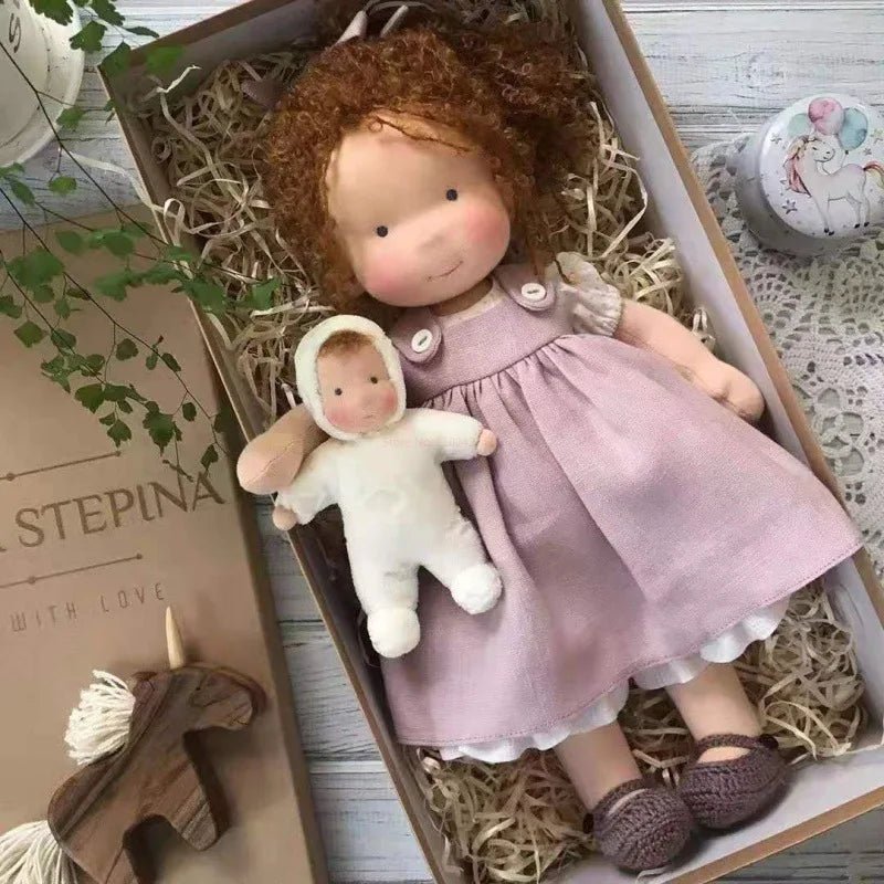 Liora – Handgemachte Waldorf Puppe aus Baumwolle