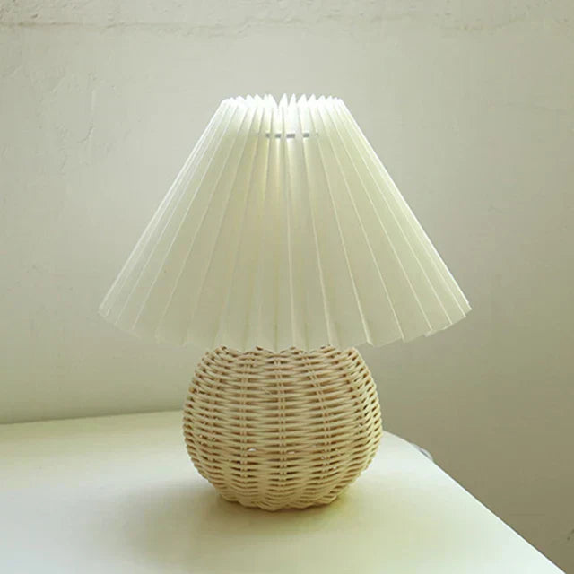 Vintage-Tischlampe mit Faltenlampenschirm