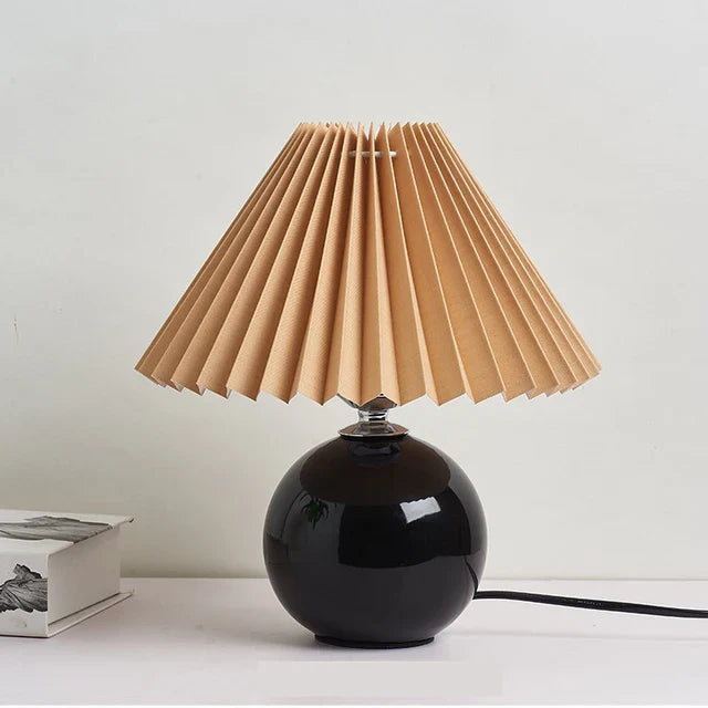 Vintage-Tischlampe mit Faltenlampenschirm