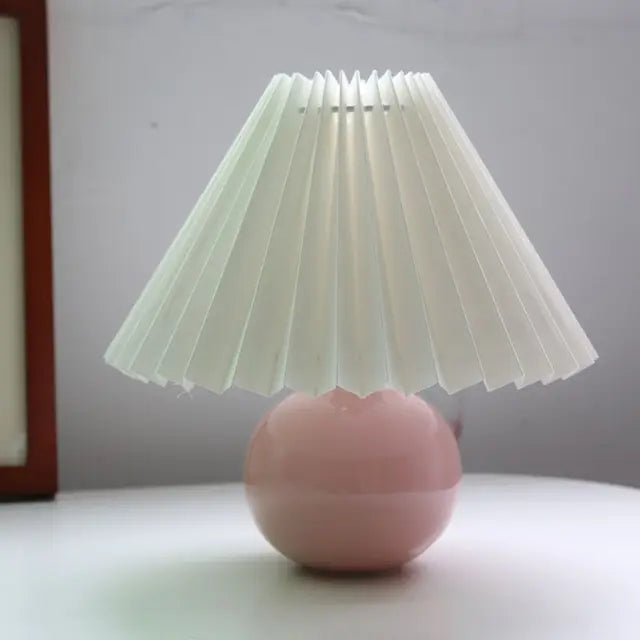 Vintage-Tischlampe mit Faltenlampenschirm