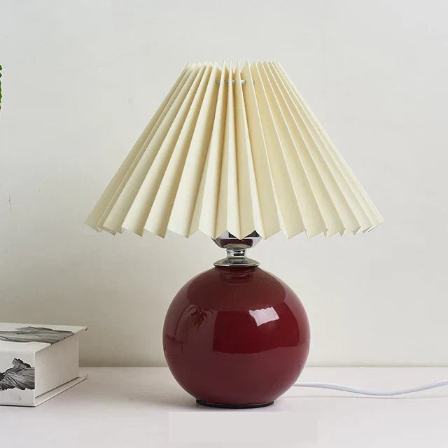 Vintage-Tischlampe mit Faltenlampenschirm