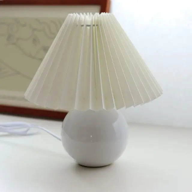 Vintage-Tischlampe mit Faltenlampenschirm