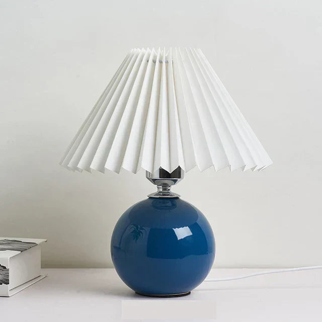 Vintage-Tischlampe mit Faltenlampenschirm