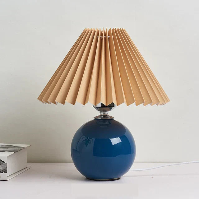 Vintage-Tischlampe mit Faltenlampenschirm