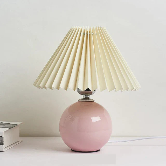 Vintage-Tischlampe mit Faltenlampenschirm