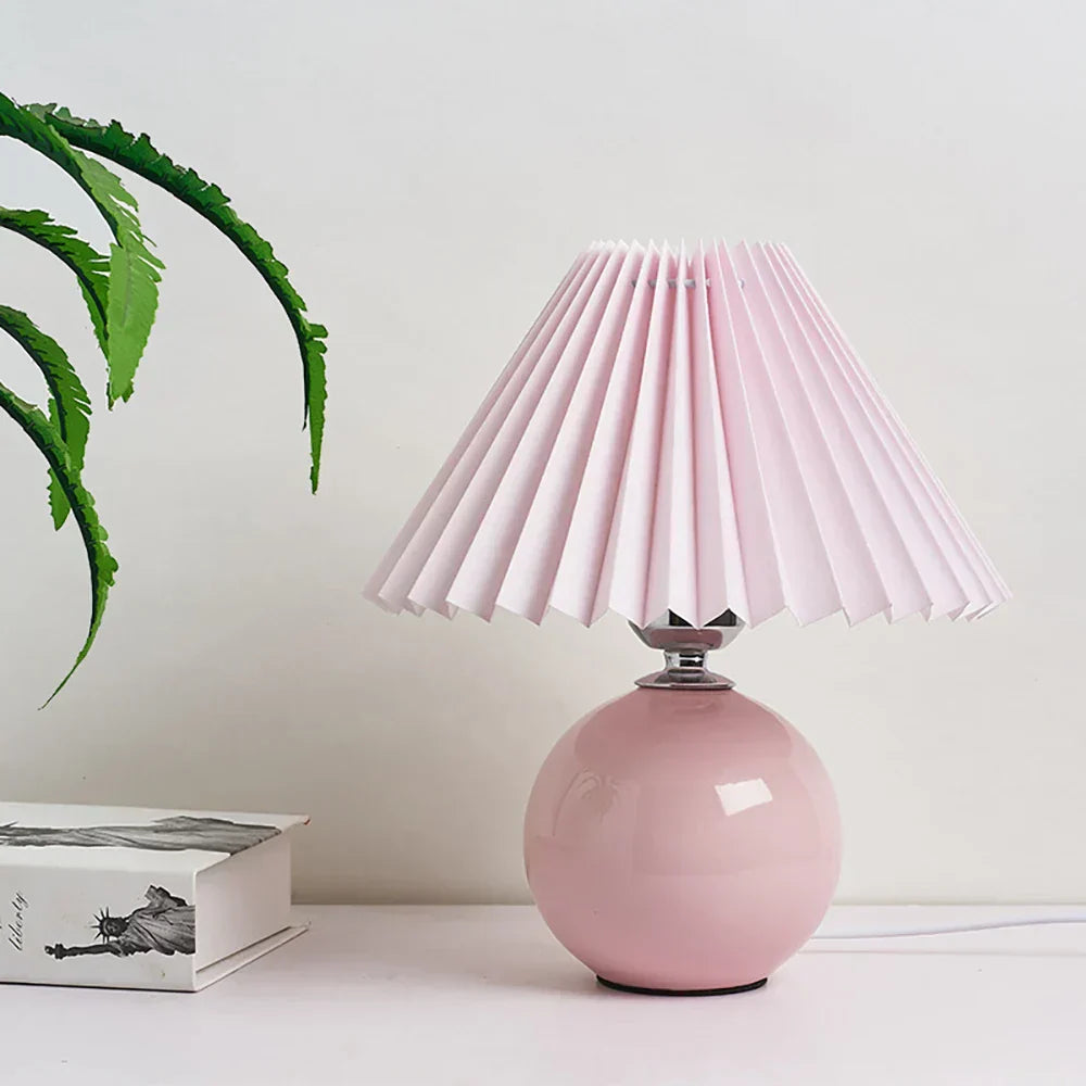 Vintage-Tischlampe mit Faltenlampenschirm