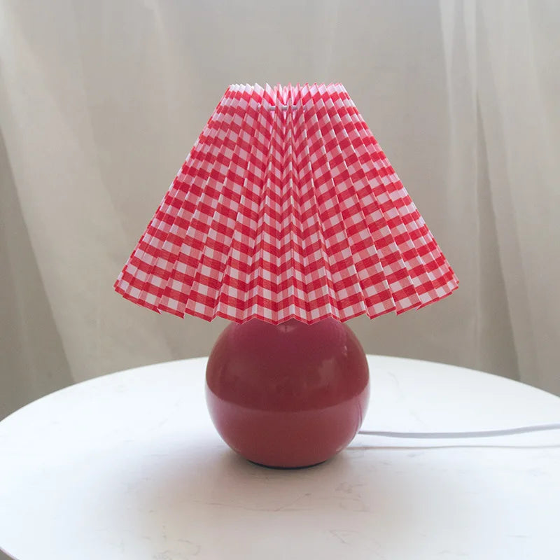 Vintage-Tischlampe mit Faltenlampenschirm